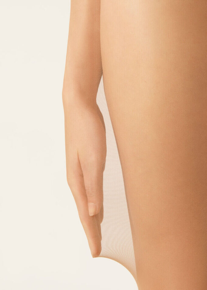 Transparente 30-Denier-Strumpfhose mit Control Top-Oberteil Transparente 30-Denier-Strumpfhose mit Control Top-Oberteil