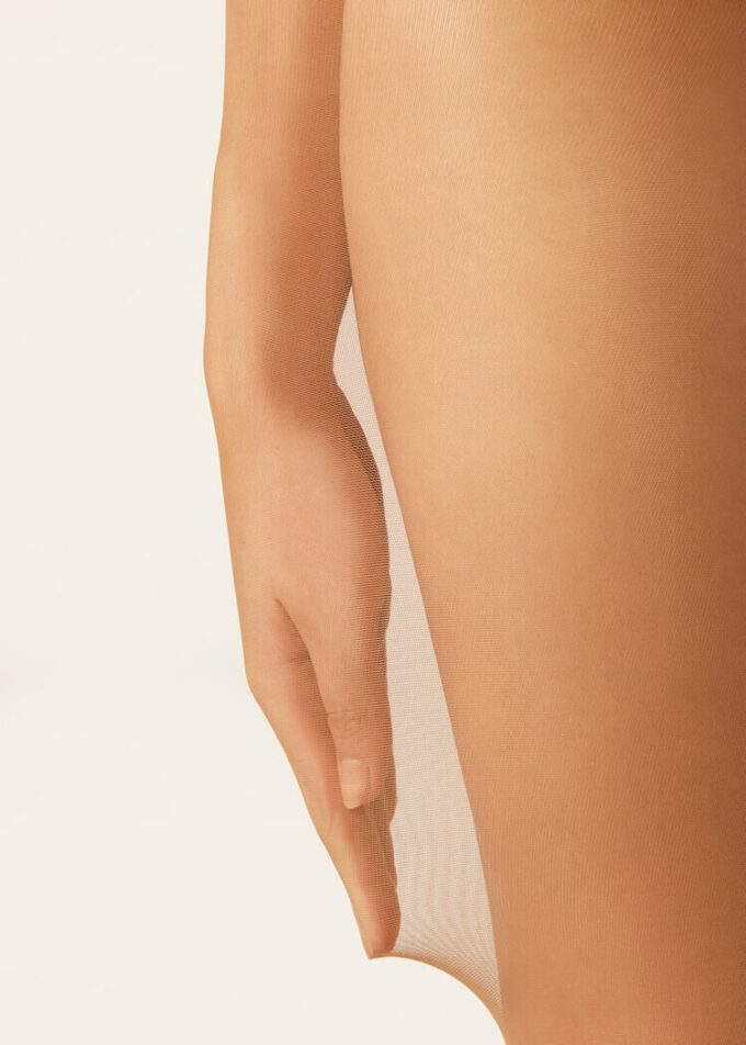 Transparente 30-Denier-Strumpfhose mit Control Top-Oberteil Transparente 30-Denier-Strumpfhose mit Control Top-Oberteil