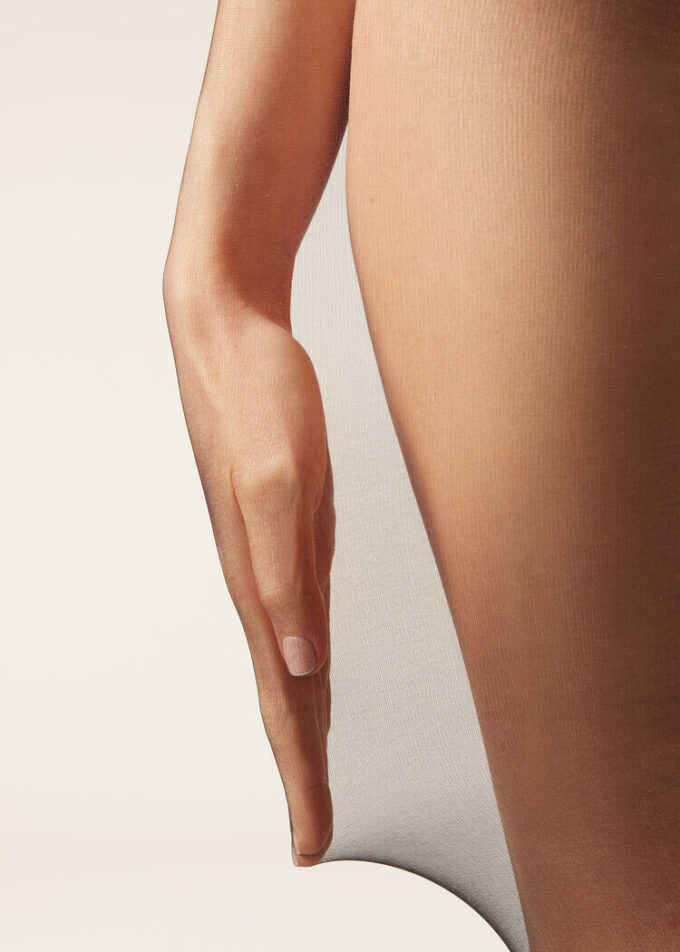 Transparente, matte Strumpfhose mit Make-up-Effekt, 15 Denier