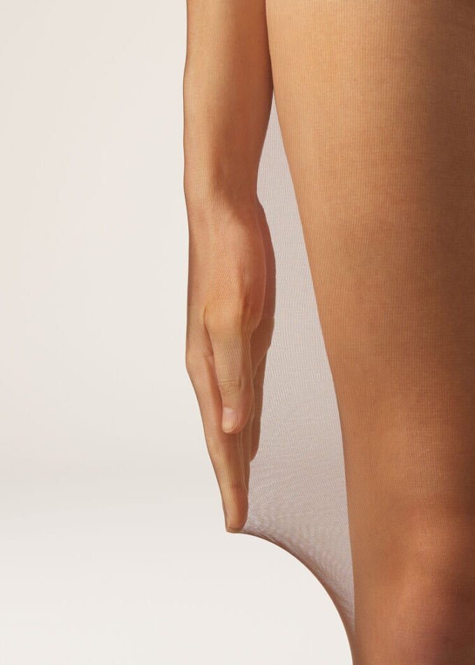 Transparente, matte, völlig unsichtbare 20-Den-Strumpfhose