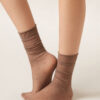 Transparente Socken mit Punktmuster