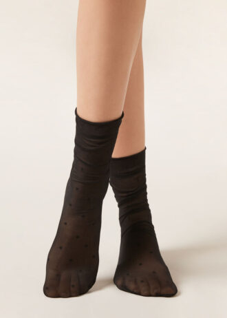 Transparente Socken mit Punktmuster
