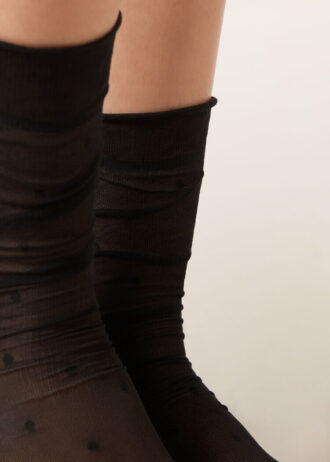 Transparente Socken mit Punktmuster